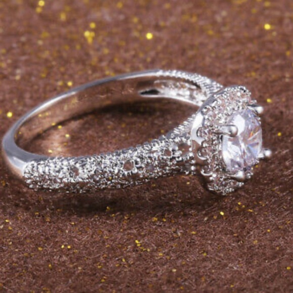 NEW Gorgeous 925 Sterling Silver Ring - Picture 2 of 12